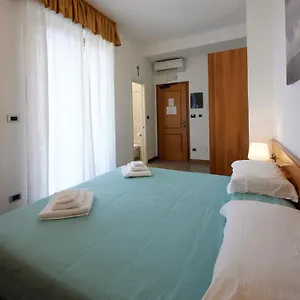 3* מלון Adriana